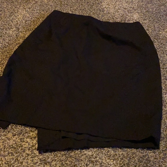 White black black skirt - Picture 2 of 2